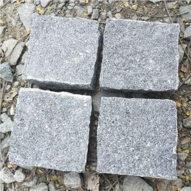 Pavers Eibhear Lasmuigh